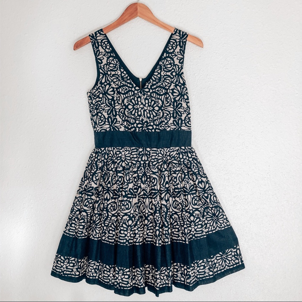 Calligraphy of the Styled Dress - Picture 5 of 8